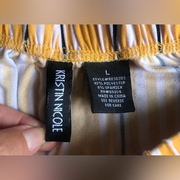 NWOT … KRISTIN NICOLE “Size: L” Cold Shoulder Blouse / Top - Picture 3 of 3